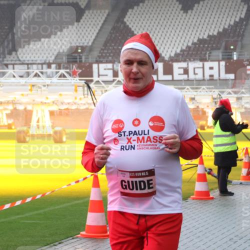07.12.2025 - St. Pauli X-Mass-Run No. 15 Luisa Fischer http://msf.ph/oto/9385655 07.12.2025 11:36:14 Ziel 15, 0, 4823, 311, 527, 535, 728, 1960, 1962, 2660, 2902, 2962, 3109, 3967, 4408, 4816, 4823, 4843 meine-sportfotos.de
