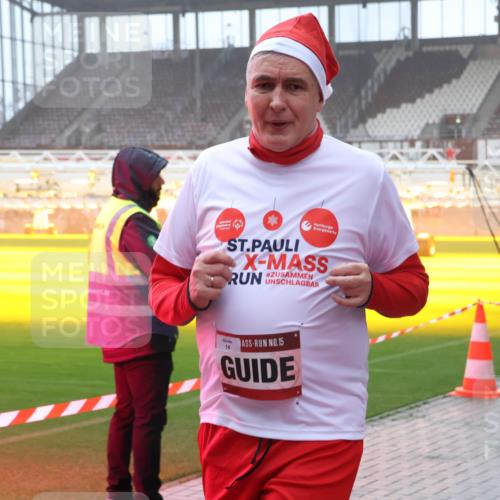 07.12.2025 - St. Pauli X-Mass-Run No. 15 Luisa Fischer http://msf.ph/oto/9385659 07.12.2025 11:36:15 Ziel 15, 14, 311, 527, 535, 728, 1960, 1962, 2316, 2660, 2902, 2962, 3109, 3967, 4408, 4816, 4823, 4843 meine-sportfotos.de