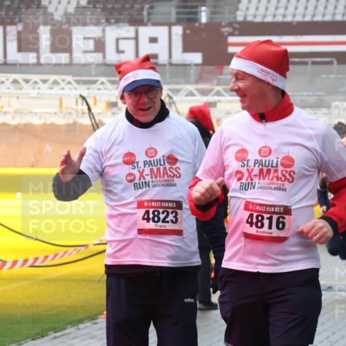 07.12.2025 - St. Pauli X-Mass-Run No. 15 Luisa Fischer http://msf.ph/oto/9385664 07.12.2025 11:36:18 Ziel 15, 4823, 15, 4816, 311, 527, 535, 728, 1960, 1962, 2183, 2310, 2316, 2660, 2902, 2907, 2962, 3109, 3612, 3614, 3653, 3967, 4408, 4816, 4823, 4843 meine-sportfotos.de