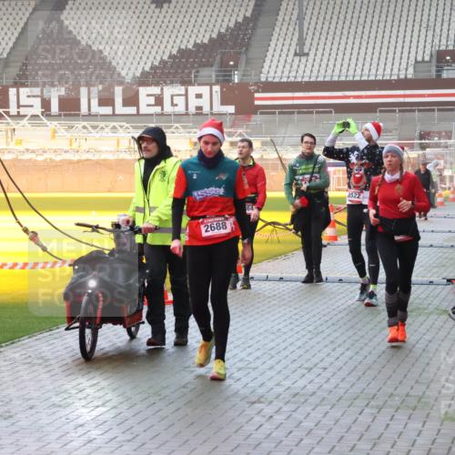 07.12.2025 - St. Pauli X-Mass-Run No. 15 Luisa Fischer http://msf.ph/oto/9385673 07.12.2025 10:18:11 Ziel 2688, 64, 3522, 257, 268, 1161, 1162, 1963, 2663, 2688, 2725, 2952, 3804, 4114, 4127, 4227, 4339, 4764 meine-sportfotos.de