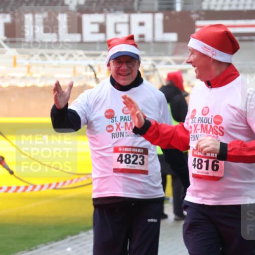 07.12.2025 - St. Pauli X-Mass-Run No. 15 Luisa Fischer http://msf.ph/oto/9385676 07.12.2025 11:36:19 Ziel 4823, 4816, 311, 527, 535, 728, 1960, 1962, 2183, 2310, 2316, 2660, 2902, 2907, 2962, 3109, 3610, 3612, 3614, 3653, 3967, 4408, 4816, 4823, 4843 meine-sportfotos.de