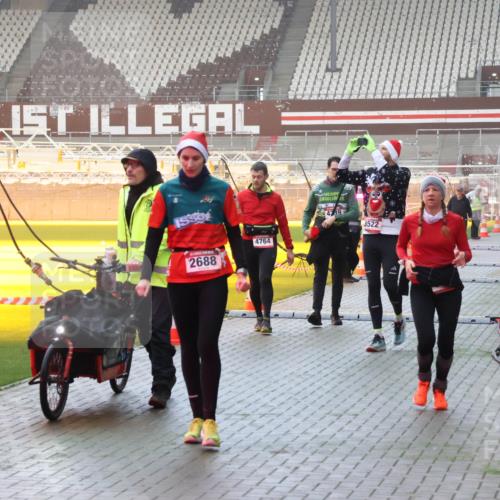 07.12.2025 - St. Pauli X-Mass-Run No. 15 Luisa Fischer http://msf.ph/oto/9385677 07.12.2025 10:18:11 Ziel 4764, 2688, 4339, 3522, 257, 268, 1161, 1162, 1963, 2663, 2688, 2725, 2952, 3804, 4114, 4127, 4227, 4339, 4764 meine-sportfotos.de