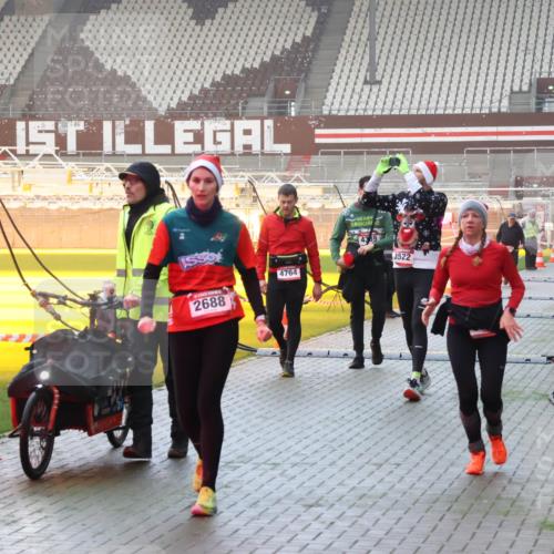 07.12.2025 - St. Pauli X-Mass-Run No. 15 Luisa Fischer http://msf.ph/oto/9385678 07.12.2025 10:18:12 Ziel 2688, 4764, 3522, 1161, 1162, 1963, 2663, 2688, 2725, 2952, 3804, 4114, 4127, 4227, 4339, 4764 meine-sportfotos.de