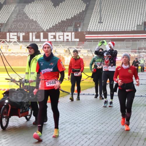 07.12.2025 - St. Pauli X-Mass-Run No. 15 Luisa Fischer http://msf.ph/oto/9385681 07.12.2025 10:18:12 Ziel 2688, 476, 3522, 1161, 1162, 1963, 2663, 2688, 2725, 2952, 3804, 4114, 4127, 4227, 4339, 4764 meine-sportfotos.de