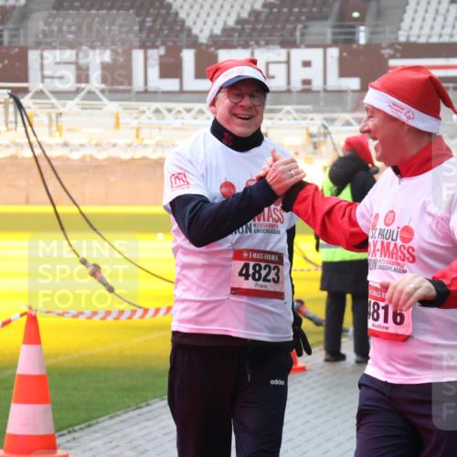 07.12.2025 - St. Pauli X-Mass-Run No. 15 Luisa Fischer http://msf.ph/oto/9385683 07.12.2025 11:36:19 Ziel 4823, 816, 311, 527, 535, 728, 1960, 1962, 2183, 2310, 2316, 2660, 2902, 2907, 2962, 3109, 3610, 3612, 3614, 3653, 3967, 4408, 4816, 4823, 4843 meine-sportfotos.de