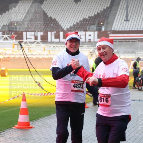 07.12.2025 - St. Pauli X-Mass-Run No. 15 Luisa Fischer http://msf.ph/oto/9385684 07.12.2025 11:36:20 Ziel 4823, 816, 311, 527, 535, 728, 1792, 1960, 1962, 2183, 2310, 2316, 2660, 2902, 2907, 2962, 3109, 3610, 3612, 3614, 3653, 3967, 4816, 4823, 4843 meine-sportfotos.de
