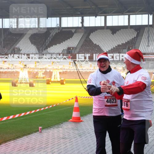 07.12.2025 - St. Pauli X-Mass-Run No. 15 Luisa Fischer http://msf.ph/oto/9385688 07.12.2025 11:36:21 Ziel 4823, 16, 728, 311, 527, 535, 728, 1792, 1960, 1962, 2183, 2310, 2316, 2660, 2902, 2907, 2962, 3109, 3610, 3612, 3614, 3653, 3967, 4816, 4823, 4843 meine-sportfotos.de