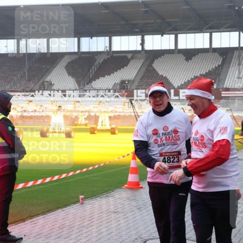 07.12.2025 - St. Pauli X-Mass-Run No. 15 Luisa Fischer http://msf.ph/oto/9385689 07.12.2025 11:36:21 Ziel 15, 4823, 728, 311, 527, 535, 728, 1792, 1960, 1962, 2183, 2310, 2316, 2660, 2902, 2907, 2962, 3109, 3610, 3612, 3614, 3653, 3967, 4816, 4823, 4843 meine-sportfotos.de