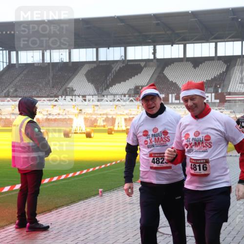 07.12.2025 - St. Pauli X-Mass-Run No. 15 Luisa Fischer http://msf.ph/oto/9385691 07.12.2025 11:36:21 Ziel 4823, 15, 4816, 311, 527, 535, 728, 1792, 1960, 1962, 2183, 2310, 2316, 2660, 2902, 2907, 2962, 3109, 3610, 3612, 3614, 3653, 3967, 4816, 4823, 4843 meine-sportfotos.de