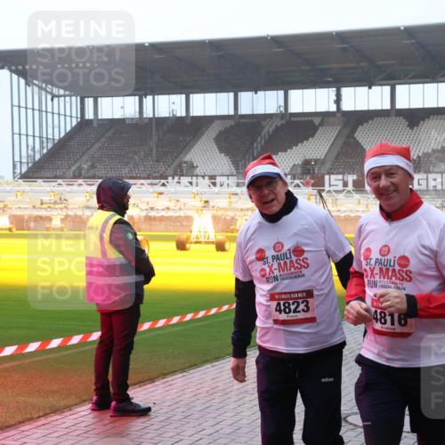 07.12.2025 - St. Pauli X-Mass-Run No. 15 Luisa Fischer http://msf.ph/oto/9385692 07.12.2025 11:36:22 Ziel 15, 4823, 4816, 728, 311, 527, 535, 728, 1753, 1792, 1960, 1962, 2183, 2310, 2316, 2660, 2902, 2907, 2962, 3109, 3610, 3612, 3614, 3653, 3967, 4816, 4823, 4843 meine-sportfotos.de
