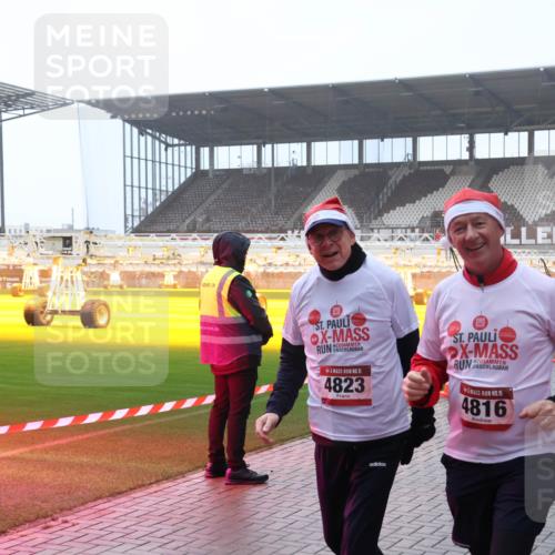 07.12.2025 - St. Pauli X-Mass-Run No. 15 Luisa Fischer http://msf.ph/oto/9385693 07.12.2025 11:36:22 Ziel 15, 4823, 15, 4816, 728, 311, 527, 535, 728, 1753, 1792, 1960, 1962, 2183, 2310, 2316, 2660, 2902, 2907, 2962, 3109, 3610, 3612, 3614, 3653, 3967, 4816, 4823, 4843 meine-sportfotos.de