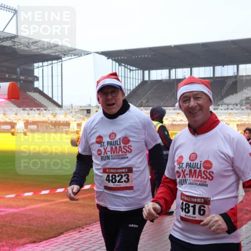 07.12.2025 - St. Pauli X-Mass-Run No. 15 Luisa Fischer http://msf.ph/oto/9385697 07.12.2025 11:36:23 Ziel 30, 15, 4823, 15, 4816, 311, 527, 535, 728, 1753, 1792, 1960, 1962, 2183, 2310, 2316, 2660, 2902, 2907, 2962, 3109, 3610, 3612, 3614, 3653, 3967, 4816, 4823, 4843 meine-sportfotos.de
