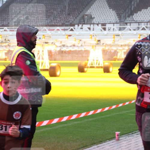 07.12.2025 - St. Pauli X-Mass-Run No. 15 Luisa Fischer http://msf.ph/oto/9385704 07.12.2025 11:36:24 Ziel 31, 728, 311, 728, 1753, 1792, 1960, 1962, 2183, 2310, 2316, 2660, 2902, 2907, 2962, 3109, 3610, 3612, 3614, 3653, 3967, 4816, 4823, 4843 meine-sportfotos.de