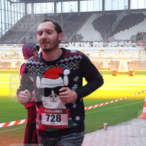 07.12.2025 - St. Pauli X-Mass-Run No. 15 Luisa Fischer http://msf.ph/oto/9385706 07.12.2025 11:36:25 Ziel 15, 728, 311, 728, 1753, 1792, 1960, 1962, 2183, 2310, 2316, 2660, 2902, 2907, 2962, 3109, 3610, 3612, 3614, 3653, 3967, 4816, 4823, 4843 meine-sportfotos.de