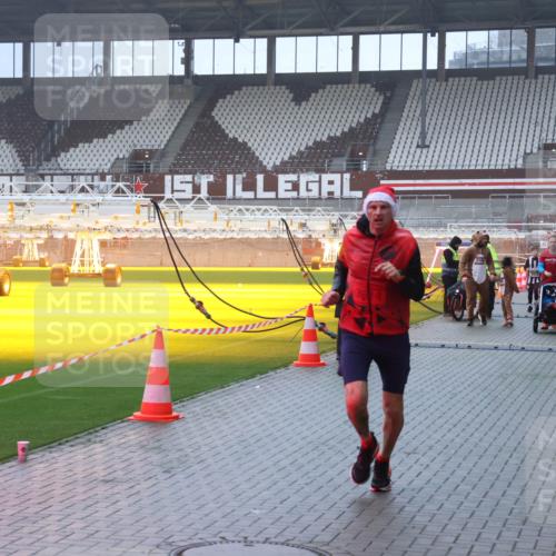 07.12.2025 - St. Pauli X-Mass-Run No. 15 Luisa Fischer http://msf.ph/oto/9385712 07.12.2025 11:36:26 Ziel 364, 311, 728, 1753, 1792, 1960, 1962, 2183, 2310, 2316, 2902, 2907, 2962, 3109, 3610, 3612, 3614, 3653, 3967, 4816, 4823, 4843 meine-sportfotos.de