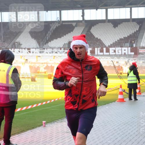 07.12.2025 - St. Pauli X-Mass-Run No. 15 Luisa Fischer http://msf.ph/oto/9385716 07.12.2025 11:36:27 Ziel 311, 728, 1753, 1792, 1960, 1962, 2183, 2310, 2316, 2902, 2907, 2962, 3109, 3610, 3612, 3614, 3653, 3967, 4816, 4823, 4843 meine-sportfotos.de