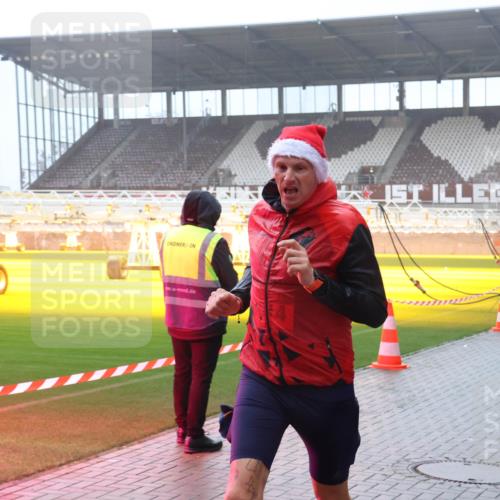 07.12.2025 - St. Pauli X-Mass-Run No. 15 Luisa Fischer http://msf.ph/oto/9385721 07.12.2025 11:36:27 Ziel 311, 728, 1753, 1792, 1960, 1962, 2183, 2310, 2316, 2902, 2907, 2962, 3109, 3610, 3612, 3614, 3653, 3967, 4816, 4823, 4843 meine-sportfotos.de
