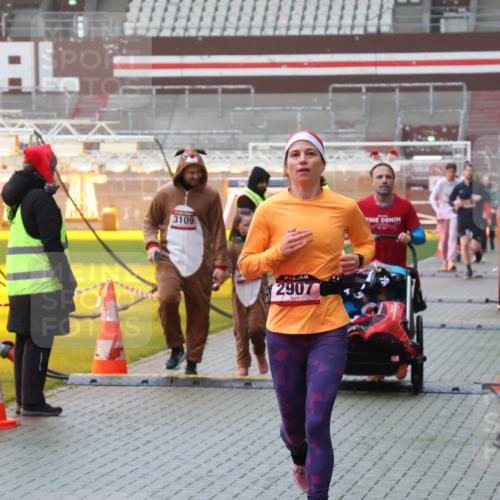 07.12.2025 - St. Pauli X-Mass-Run No. 15 Luisa Fischer http://msf.ph/oto/9385725 07.12.2025 11:36:30 Ziel 3109, 2907, 311, 728, 1753, 1792, 1960, 1962, 2183, 2310, 2316, 2902, 2907, 2962, 3109, 3610, 3612, 3614, 3653, 3967, 4816, 4823, 4843 meine-sportfotos.de