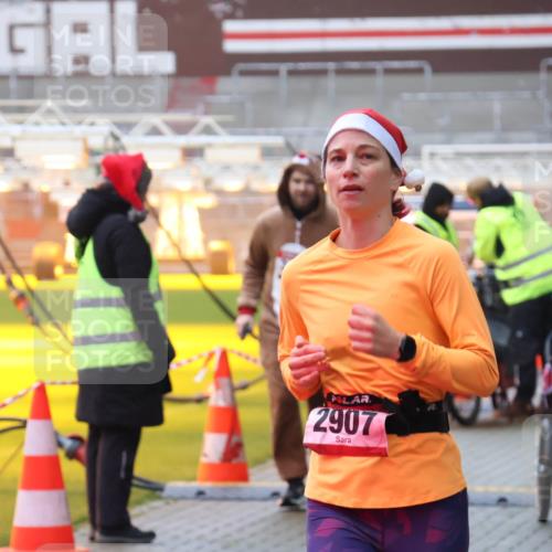 07.12.2025 - St. Pauli X-Mass-Run No. 15 Luisa Fischer http://msf.ph/oto/9385727 07.12.2025 11:36:31 Ziel 2907, 311, 728, 1753, 1792, 1960, 1962, 2183, 2310, 2316, 2902, 2907, 2962, 3109, 3610, 3612, 3614, 3653, 4816, 4823, 4843 meine-sportfotos.de