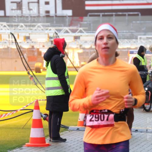 07.12.2025 - St. Pauli X-Mass-Run No. 15 Luisa Fischer http://msf.ph/oto/9385730 07.12.2025 11:36:31 Ziel 2907, 311, 728, 1753, 1792, 1960, 1962, 2183, 2310, 2316, 2902, 2907, 2962, 3109, 3610, 3612, 3614, 3653, 4816, 4823, 4843 meine-sportfotos.de