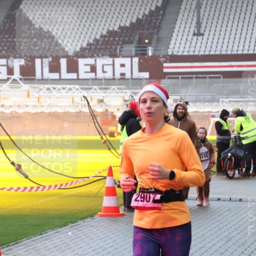 07.12.2025 - St. Pauli X-Mass-Run No. 15 Luisa Fischer http://msf.ph/oto/9385731 07.12.2025 11:36:31 Ziel 1, 2907, 3108, 311, 728, 1753, 1792, 1960, 1962, 2183, 2310, 2316, 2902, 2907, 2962, 3109, 3610, 3612, 3614, 3653, 4816, 4823, 4843 meine-sportfotos.de