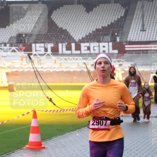 07.12.2025 - St. Pauli X-Mass-Run No. 15 Luisa Fischer http://msf.ph/oto/9385732 07.12.2025 11:36:32 Ziel 2907, 310, 311, 728, 1753, 1792, 1960, 1962, 2183, 2310, 2316, 2902, 2907, 2962, 3109, 3610, 3612, 3614, 3653, 3826, 4816, 4823, 4843 meine-sportfotos.de