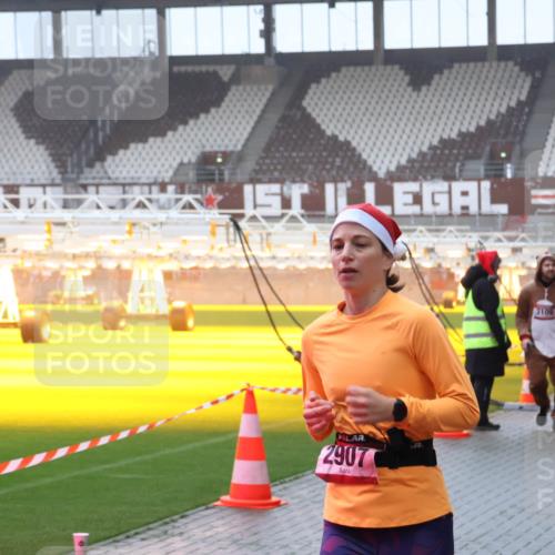 07.12.2025 - St. Pauli X-Mass-Run No. 15 Luisa Fischer http://msf.ph/oto/9385734 07.12.2025 11:36:32 Ziel 2907, 3109, 311, 728, 1753, 1792, 1960, 1962, 2183, 2310, 2316, 2902, 2907, 2962, 3109, 3610, 3612, 3614, 3653, 3826, 4816, 4823, 4843 meine-sportfotos.de