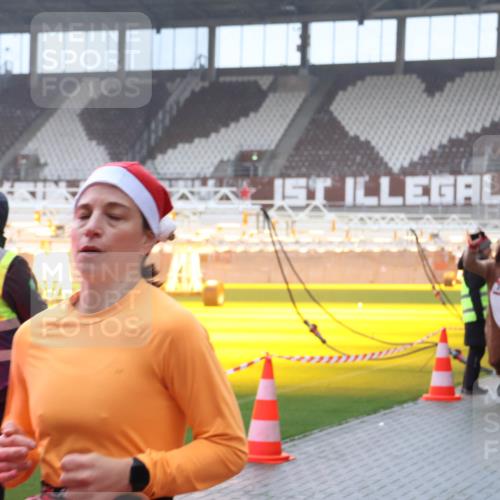 07.12.2025 - St. Pauli X-Mass-Run No. 15 Luisa Fischer http://msf.ph/oto/9385736 07.12.2025 11:36:33 Ziel 311, 728, 1753, 1792, 1960, 1962, 2183, 2310, 2316, 2902, 2907, 2962, 3109, 3610, 3612, 3614, 3653, 3826, 4816, 4823, 4843 meine-sportfotos.de