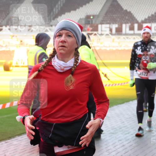 07.12.2025 - St. Pauli X-Mass-Run No. 15 Luisa Fischer http://msf.ph/oto/9385740 07.12.2025 10:18:16 Ziel 3522, 4336, 1161, 1162, 1963, 2663, 2688, 2725, 2952, 3804, 4127, 4227, 4339 meine-sportfotos.de
