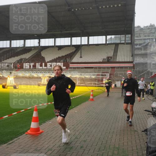 07.12.2025 - St. Pauli X-Mass-Run No. 15 Fabian Wolf http://msf.ph/oto/9385741 07.12.2025 10:14:33 Ziel 352, 1158, 2564, 2617, 2618, 2864, 3565, 4508, 4545 meine-sportfotos.de