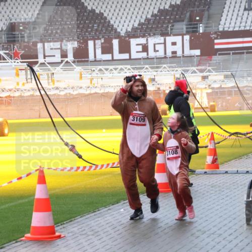 07.12.2025 - St. Pauli X-Mass-Run No. 15 Luisa Fischer http://msf.ph/oto/9385742 07.12.2025 11:36:35 Ziel 3109, 3108, 311, 728, 1753, 1792, 1960, 1962, 2183, 2310, 2316, 2902, 2907, 2962, 3109, 3610, 3612, 3614, 3653, 3826, 4816, 4823 meine-sportfotos.de