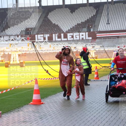 07.12.2025 - St. Pauli X-Mass-Run No. 15 Luisa Fischer http://msf.ph/oto/9385743 07.12.2025 11:36:35 Ziel 3109, 310, 311, 728, 1753, 1792, 1960, 1962, 2183, 2310, 2316, 2902, 2907, 2962, 3109, 3610, 3612, 3614, 3653, 3826, 4816, 4823 meine-sportfotos.de
