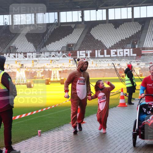 07.12.2025 - St. Pauli X-Mass-Run No. 15 Luisa Fischer http://msf.ph/oto/9385751 07.12.2025 11:36:37 Ziel 3109, 3108, 3826, 311, 728, 1753, 1792, 1960, 1962, 2183, 2310, 2316, 2902, 2907, 3109, 3610, 3612, 3614, 3653, 3826, 4628, 4816, 4823 meine-sportfotos.de