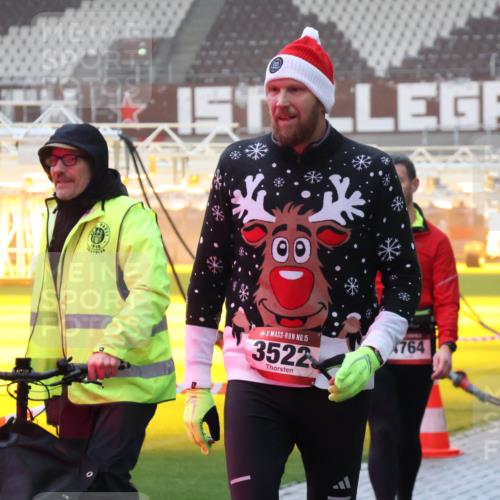 07.12.2025 - St. Pauli X-Mass-Run No. 15 Luisa Fischer http://msf.ph/oto/9385754 07.12.2025 10:18:18 Ziel 709, 910, 1, 15, 3522, 4764, 1161, 1162, 1963, 2663, 2688, 2725, 2952, 3804, 4127, 4227 meine-sportfotos.de