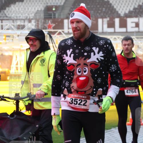 07.12.2025 - St. Pauli X-Mass-Run No. 15 Luisa Fischer http://msf.ph/oto/9385756 07.12.2025 10:18:19 Ziel 6709, 1910, 15, 3522, 4764, 1161, 1162, 1963, 2663, 2688, 2725, 2952, 3804, 4127, 4227 meine-sportfotos.de