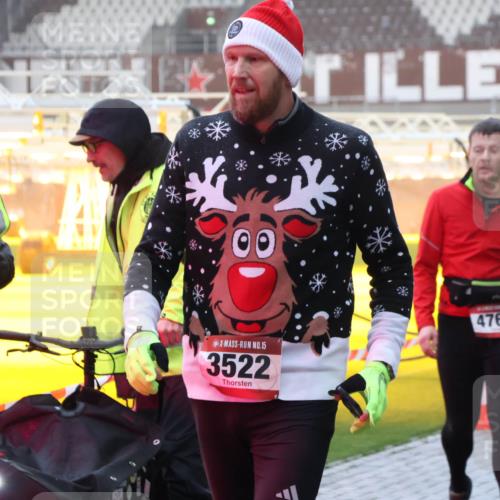 07.12.2025 - St. Pauli X-Mass-Run No. 15 Luisa Fischer http://msf.ph/oto/9385762 07.12.2025 10:18:19 Ziel 6709, 15, 3522, 4764, 1161, 1162, 1963, 2663, 2688, 2725, 2952, 3804, 4127, 4227 meine-sportfotos.de