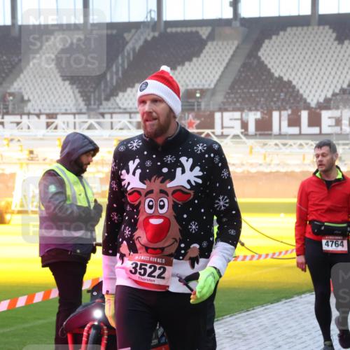 07.12.2025 - St. Pauli X-Mass-Run No. 15 Luisa Fischer http://msf.ph/oto/9385770 07.12.2025 10:18:20 Ziel 00, 15, 3522, 4764, 1161, 1162, 1963, 2663, 2688, 2725, 2952, 3804, 4127, 4227 meine-sportfotos.de