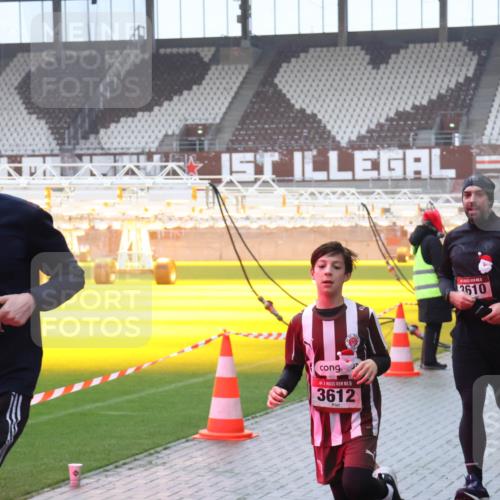 07.12.2025 - St. Pauli X-Mass-Run No. 15 Luisa Fischer http://msf.ph/oto/9385776 07.12.2025 11:36:42 Ziel 15, 3826, 2000, 15, 3612, 2610, 311, 728, 1753, 1792, 1962, 2183, 2310, 2316, 2907, 3109, 3610, 3612, 3614, 3653, 3826, 4628 meine-sportfotos.de