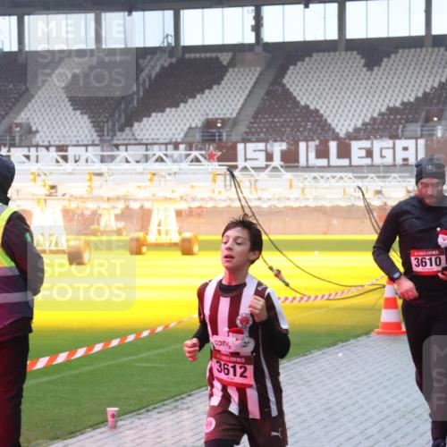 07.12.2025 - St. Pauli X-Mass-Run No. 15 Luisa Fischer http://msf.ph/oto/9385777 07.12.2025 11:36:42 Ziel 3612, 3610, 311, 728, 1753, 1792, 1962, 2183, 2310, 2316, 2907, 3109, 3610, 3612, 3614, 3653, 3826, 4628 meine-sportfotos.de