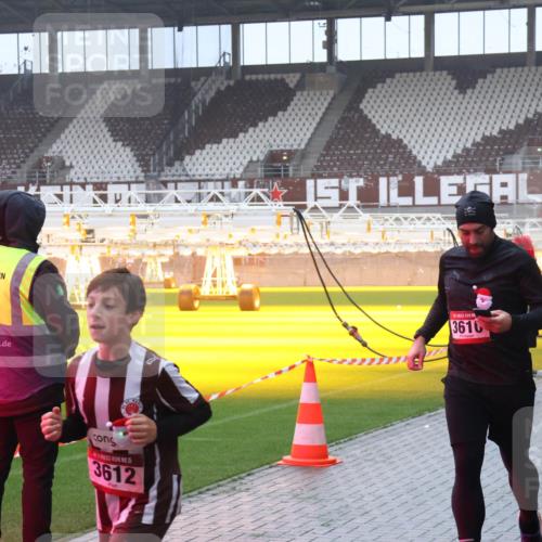 07.12.2025 - St. Pauli X-Mass-Run No. 15 Luisa Fischer http://msf.ph/oto/9385778 07.12.2025 11:36:43 Ziel 3612, 3610, 311, 728, 1753, 1792, 2183, 2310, 2316, 2907, 3109, 3610, 3612, 3614, 3653, 3826, 4628 meine-sportfotos.de