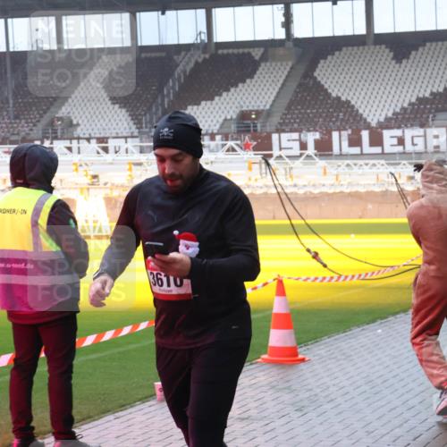 07.12.2025 - St. Pauli X-Mass-Run No. 15 Luisa Fischer http://msf.ph/oto/9385784 07.12.2025 11:36:44 Ziel 3610, 3108, 311, 728, 1753, 1792, 2183, 2310, 2316, 2907, 3109, 3610, 3612, 3614, 3653, 3826, 4628 meine-sportfotos.de