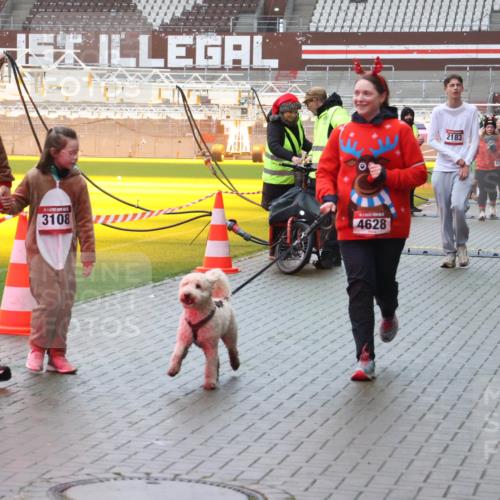 07.12.2025 - St. Pauli X-Mass-Run No. 15 Luisa Fischer http://msf.ph/oto/9385785 07.12.2025 11:36:53 Ziel 3109, 3108, 4628, 2183, 2316, 311, 728, 1753, 1792, 2183, 2310, 2316, 2907, 3109, 3610, 3612, 3614, 3653, 3826, 4628 meine-sportfotos.de