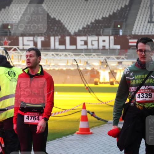 07.12.2025 - St. Pauli X-Mass-Run No. 15 Luisa Fischer http://msf.ph/oto/9385786 07.12.2025 10:18:22 Ziel 1910, 4764, 15, 4339, 1161, 1162, 1963, 2663, 2725, 2952, 3804, 4127, 4227 meine-sportfotos.de
