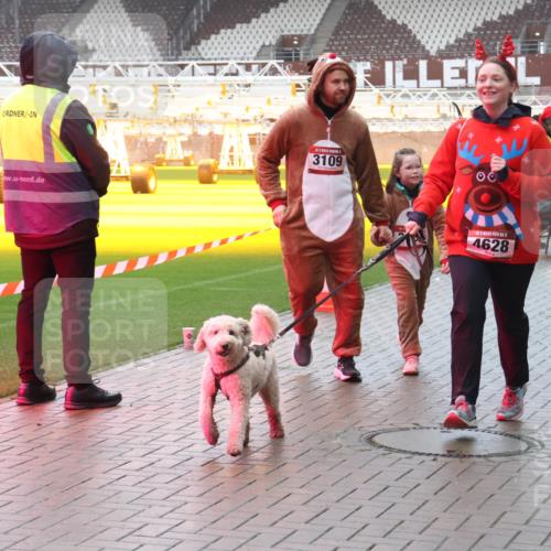 07.12.2025 - St. Pauli X-Mass-Run No. 15 Luisa Fischer http://msf.ph/oto/9385794 07.12.2025 11:36:54 Ziel 3109, 5, 4628, 2183, 311, 728, 1753, 1792, 2183, 2310, 2316, 2907, 3610, 3612, 3614, 3653, 3826, 4628 meine-sportfotos.de