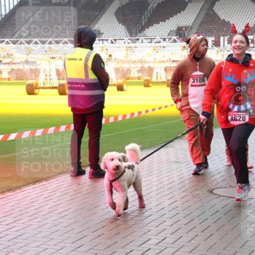 07.12.2025 - St. Pauli X-Mass-Run No. 15 Luisa Fischer http://msf.ph/oto/9385795 07.12.2025 11:36:54 Ziel 3109, 15, 4628, 311, 728, 1753, 1792, 2183, 2310, 2316, 2907, 3610, 3612, 3614, 3653, 3826, 4628 meine-sportfotos.de