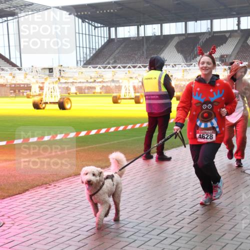 07.12.2025 - St. Pauli X-Mass-Run No. 15 Luisa Fischer http://msf.ph/oto/9385798 07.12.2025 11:36:55 Ziel 15, 4628, 19, 3108, 311, 728, 1753, 1792, 2183, 2310, 2316, 2907, 3610, 3612, 3614, 3653, 3826, 4628 meine-sportfotos.de
