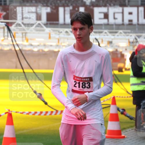 07.12.2025 - St. Pauli X-Mass-Run No. 15 Luisa Fischer http://msf.ph/oto/9385807 07.12.2025 11:37:01 Ziel 15, 2183, 1588, 1590, 1753, 1792, 2004, 2183, 2310, 2316, 2405, 2517, 2907, 2917, 3610, 3612, 3614, 3653, 3826, 4628 meine-sportfotos.de