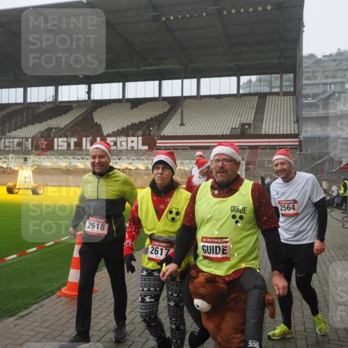 07.12.2025 - St. Pauli X-Mass-Run No. 15 Fabian Wolf http://msf.ph/oto/9385822 07.12.2025 10:14:43 Ziel 2564, 2617, 2618, 2864, 3481, 3565, 4508 meine-sportfotos.de