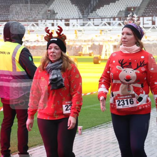 07.12.2025 - St. Pauli X-Mass-Run No. 15 Luisa Fischer http://msf.ph/oto/9385823 07.12.2025 11:37:13 Ziel 23, 15, 2316, 484, 991, 1588, 1590, 2004, 2022, 2102, 2279, 2405, 2517, 2917, 3826, 3931, 4628 meine-sportfotos.de