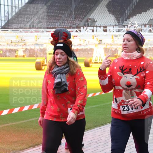 07.12.2025 - St. Pauli X-Mass-Run No. 15 Luisa Fischer http://msf.ph/oto/9385825 07.12.2025 11:37:13 Ziel 2315, 151, 484, 991, 1588, 1590, 2004, 2022, 2102, 2279, 2405, 2517, 2917, 3826, 3931, 4628 meine-sportfotos.de